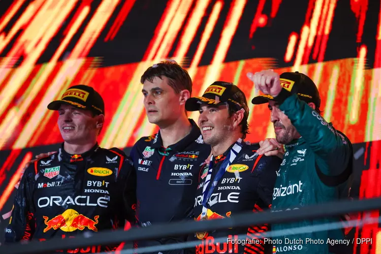 Pérez wint in Saudi-Arabië, Verstappen knap tweede