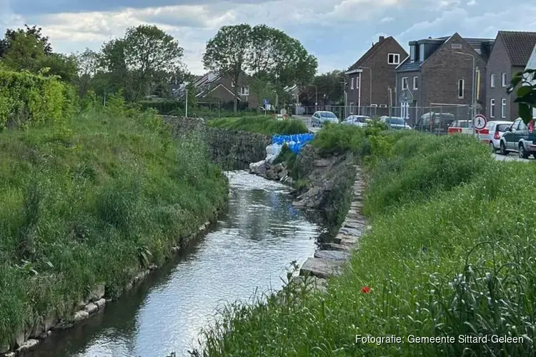 Herstel stapelmuur langs de weg Ophoven in Sittard